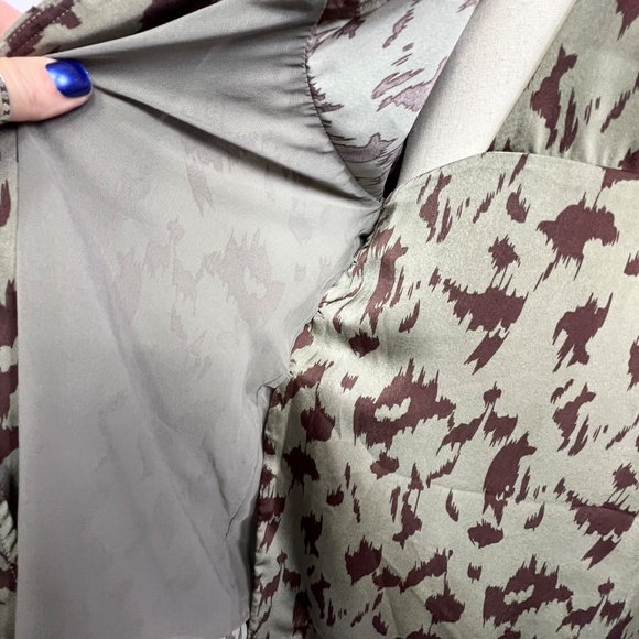 NWOT |•HEARTLOOM•| Brown Camo-like Print Wrap Draped Dress Size Small - Picture 6 of 16